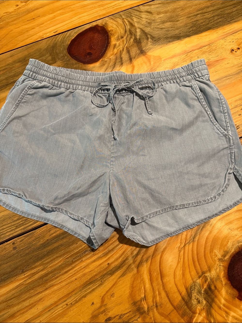 GAP Light Gray Women's Drawstring Elastic Waist Jean-Style Tencel Shorts, Medium